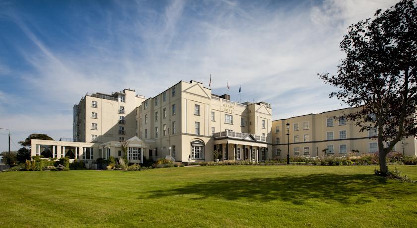 Hotel The Grand Malahide Bagian luar foto